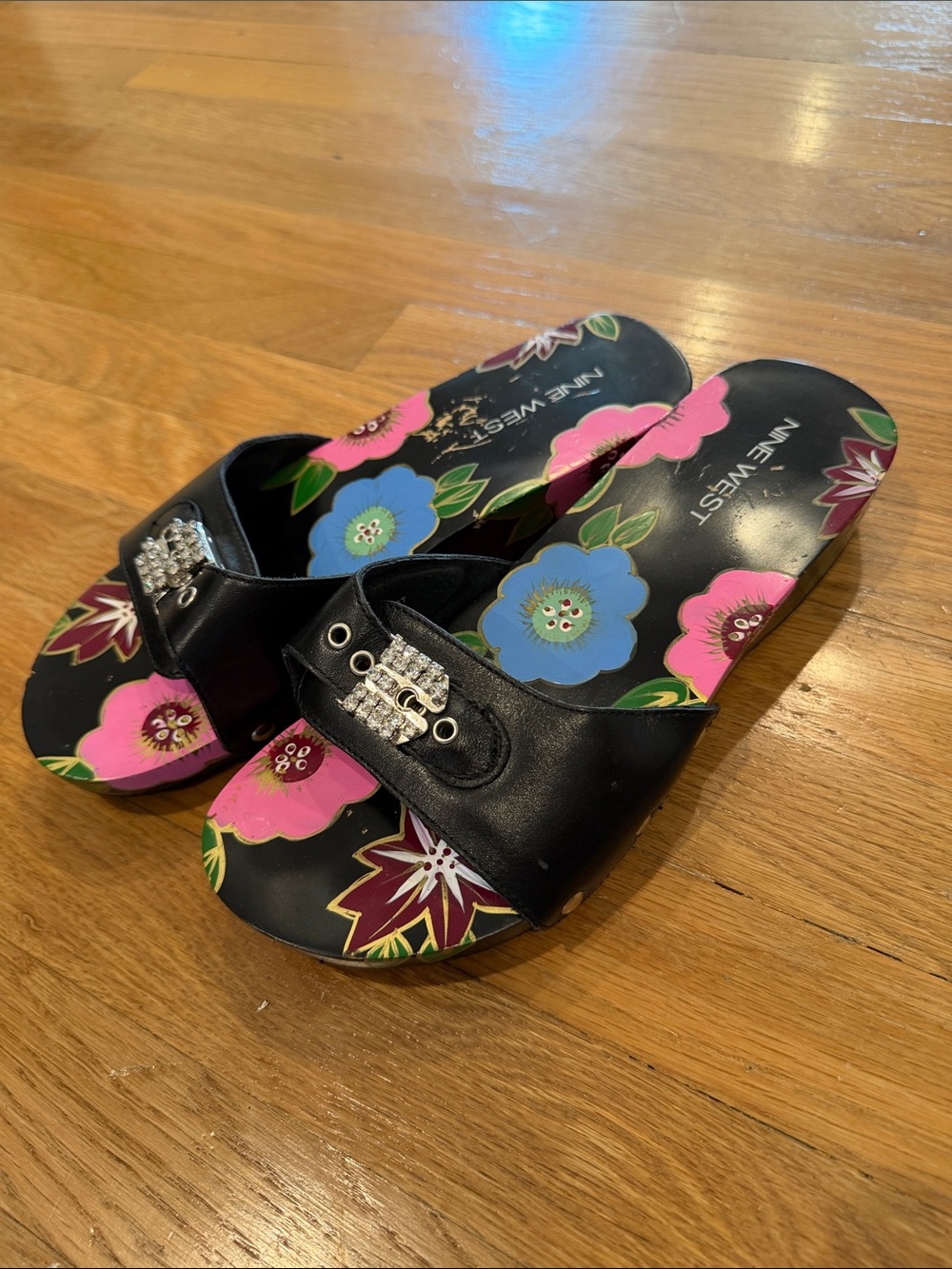 VTG Nine West Y2K Wooden Black Floral Slide Sandals with Rhinestone Buckle